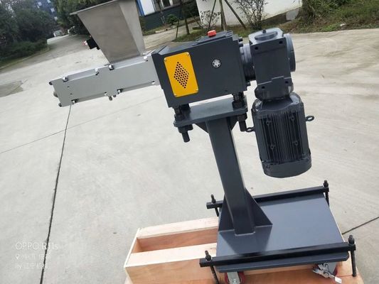 Materiale gemellato girante di vibrazione dell'alimentatore D2 del lato dell'estrusore a vite per l'espulsore di WPC