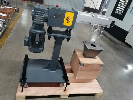 Capacità 5.5KW/7.5KW 600rpm alimentatori laterali in acciaio legato per l'industria ingegneristica della plastica