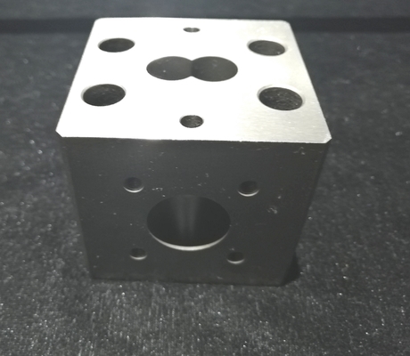 Lavorare integrale di CNC di accuratezza del quadrato dei barilotti dell'espulsore della macchina di prova